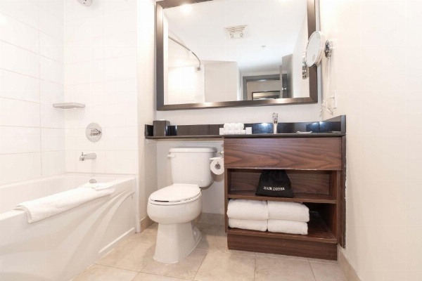 Sandman Signature Toronto Airport Hotel image 25